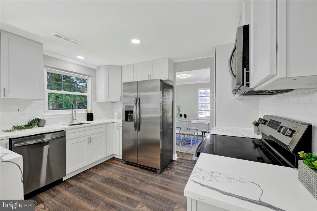 8 Lomond Ct