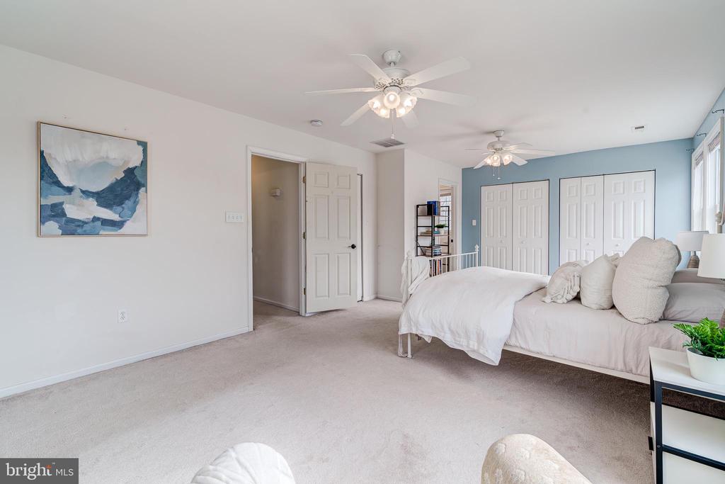 325 Maple Ave
