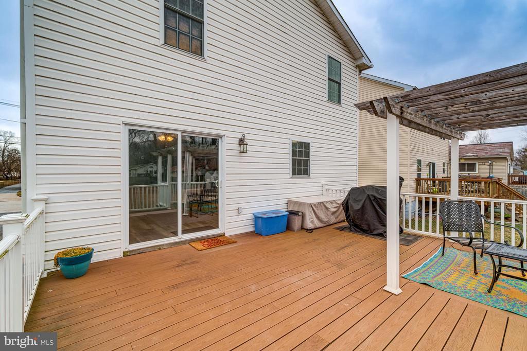 325 Maple Ave