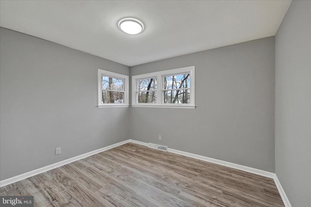 19 Sheraton Rd