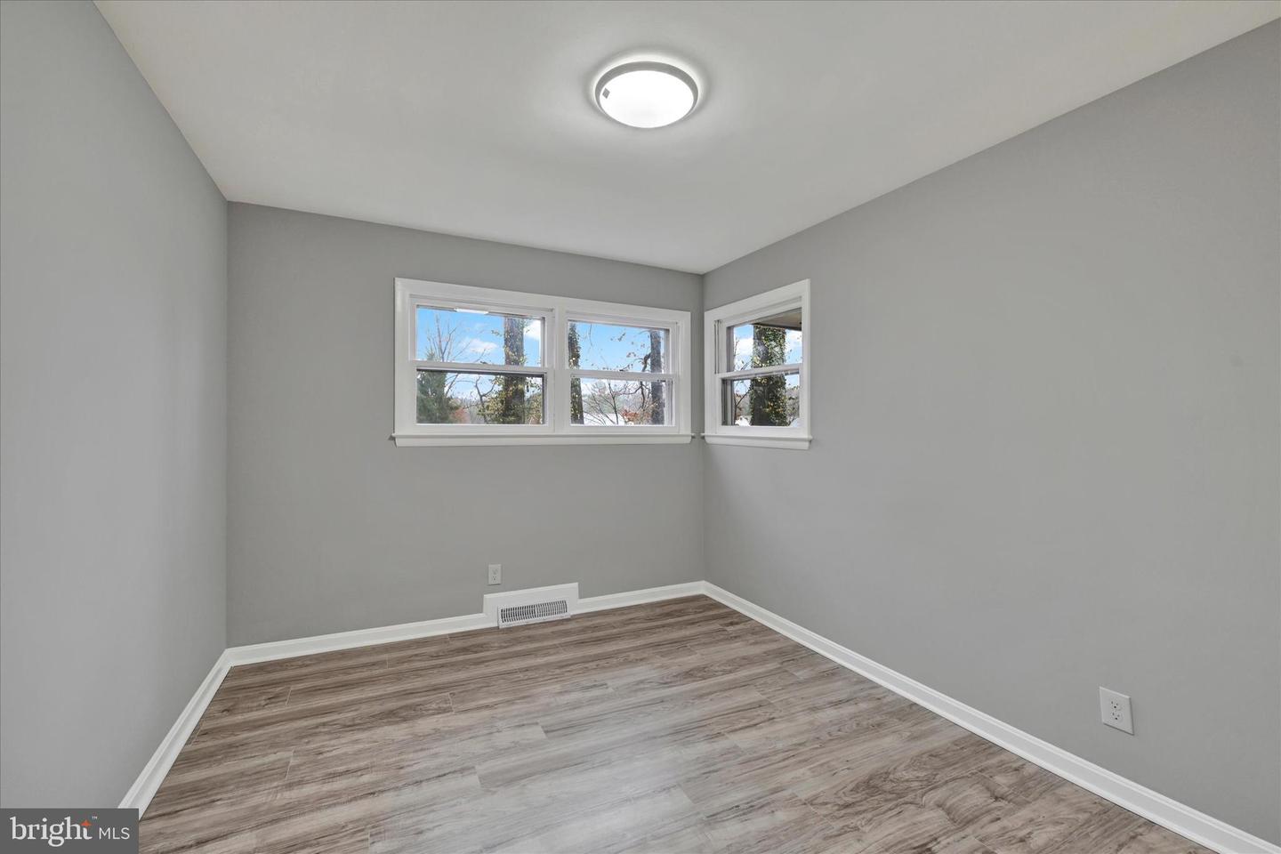 19 Sheraton Rd