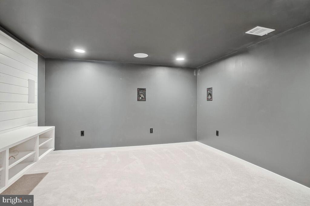 501 Deacon Brook Cir