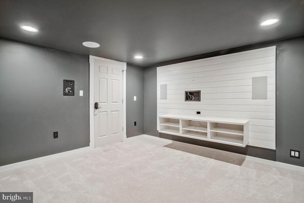 501 Deacon Brook Cir