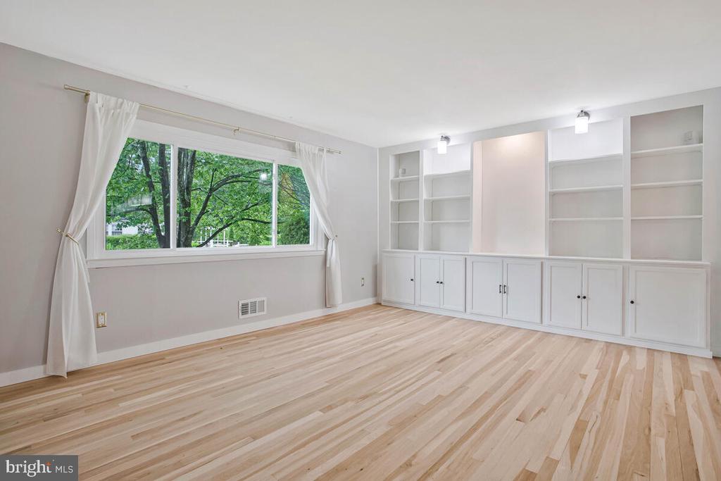 501 Deacon Brook Cir