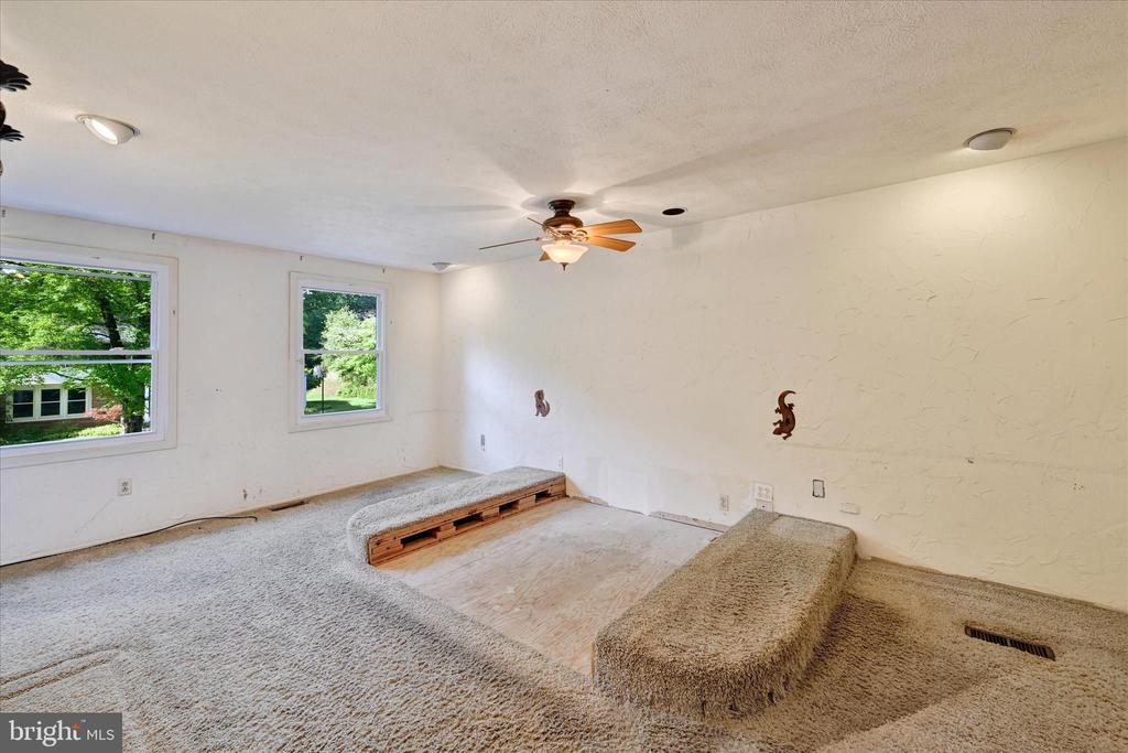 22 Woodholme Village Ct