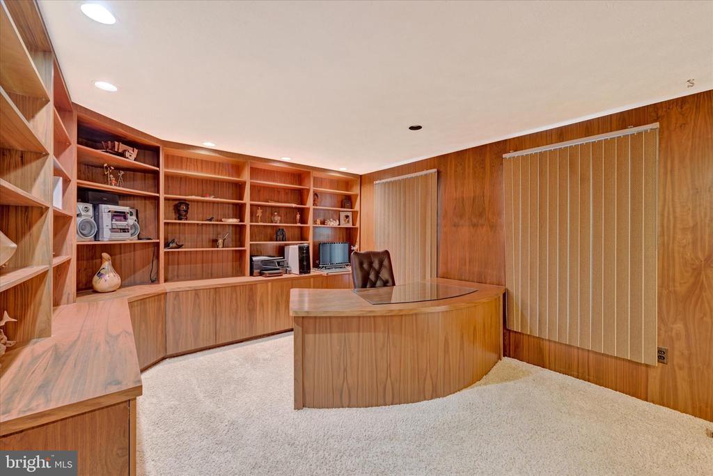 22 Woodholme Village Ct