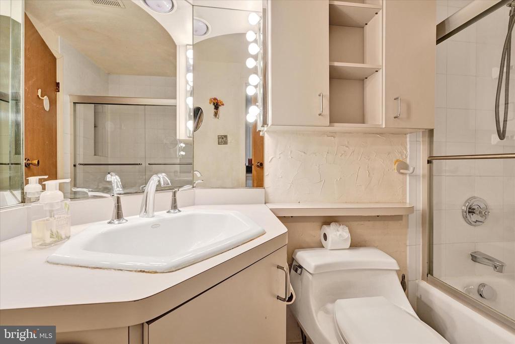 22 Woodholme Village Ct
