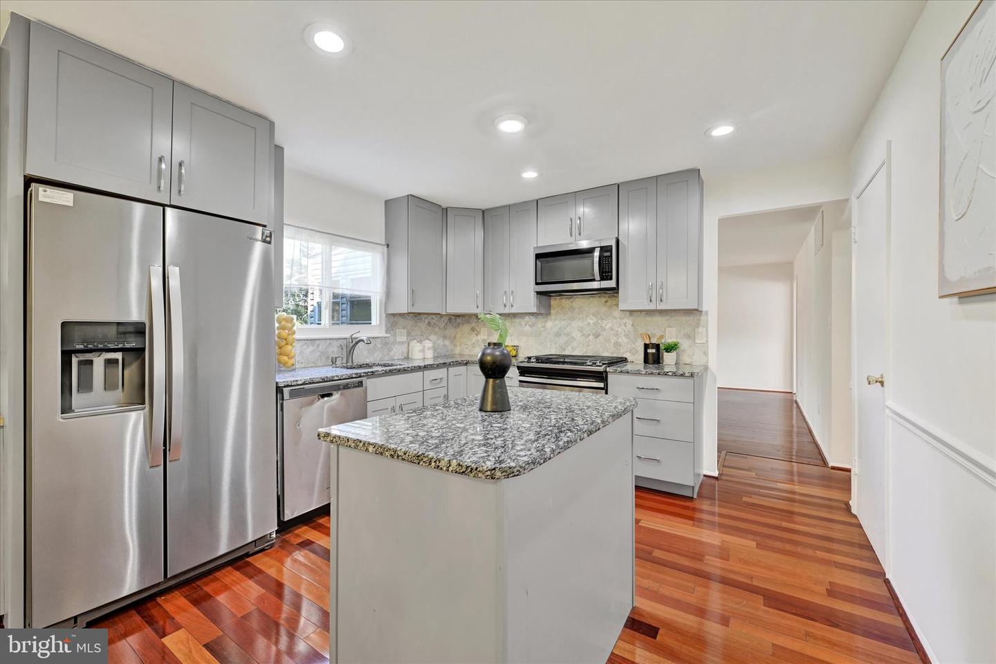 127 W Chestnut Hill Ln