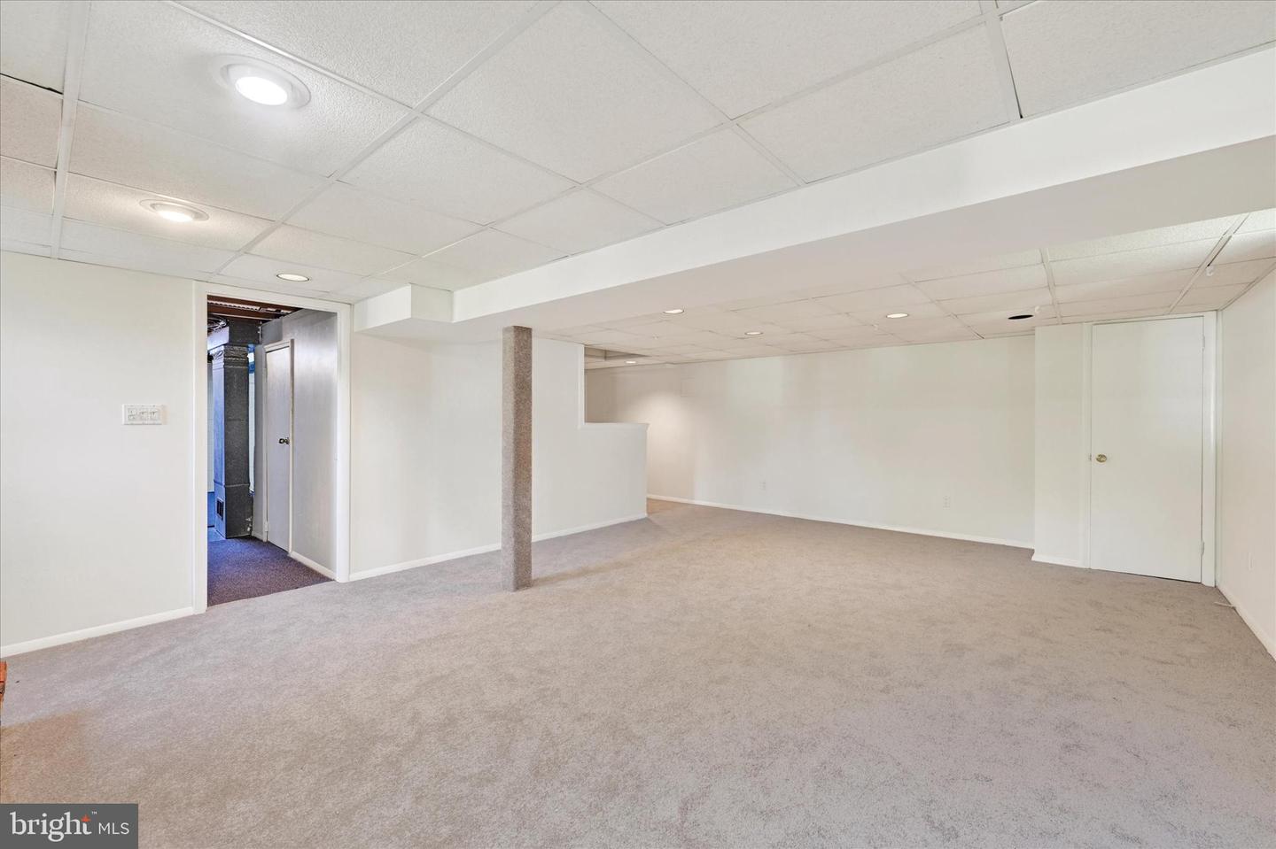 127 W Chestnut Hill Ln