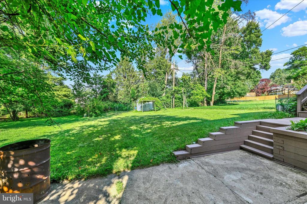 127 W Chestnut Hill Ln