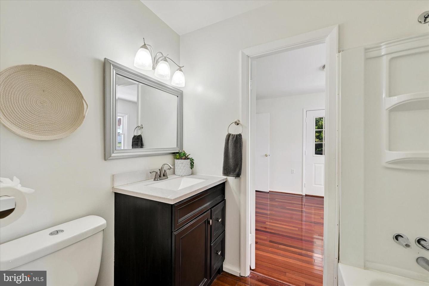 127 W Chestnut Hill Ln