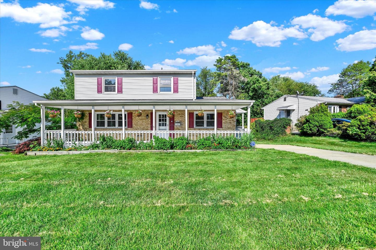 127 W Chestnut Hill Ln
