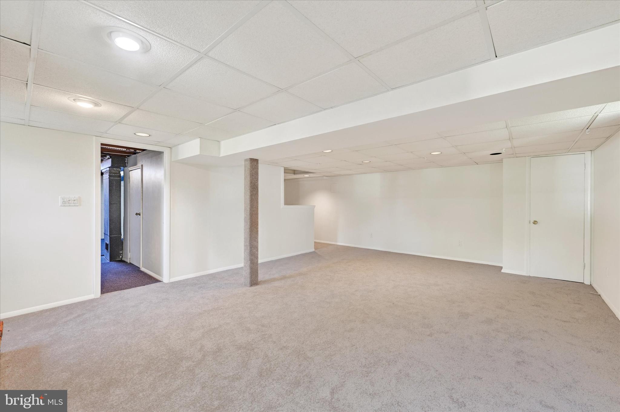 127 W Chestnut Hill Ln