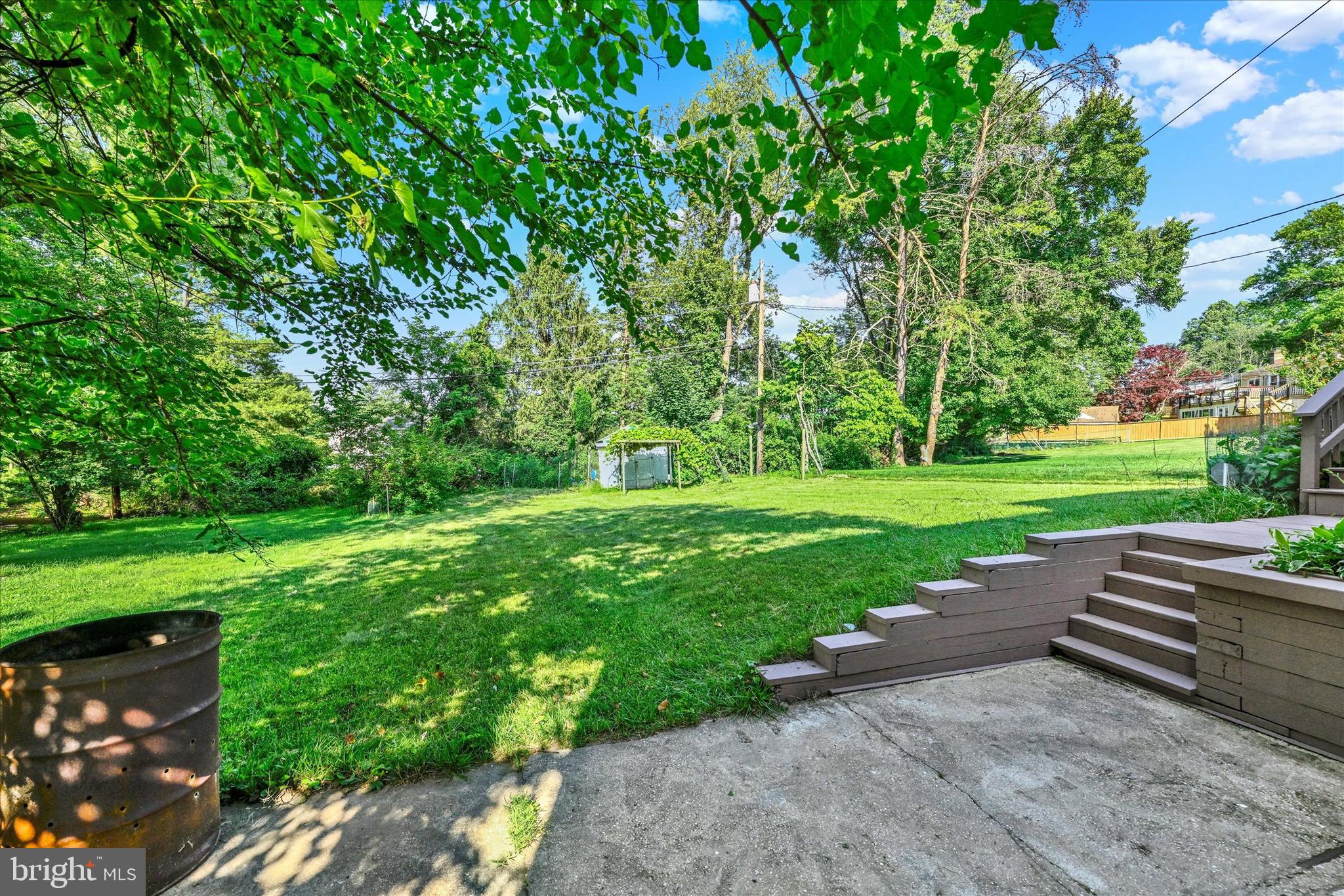 127 W Chestnut Hill Ln