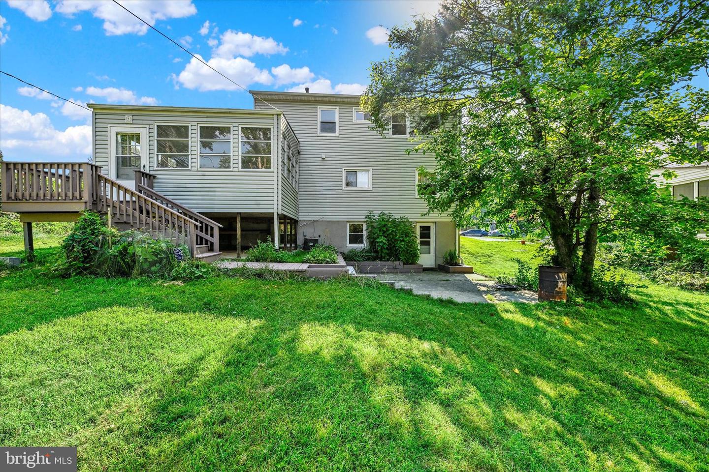 127 W Chestnut Hill Ln