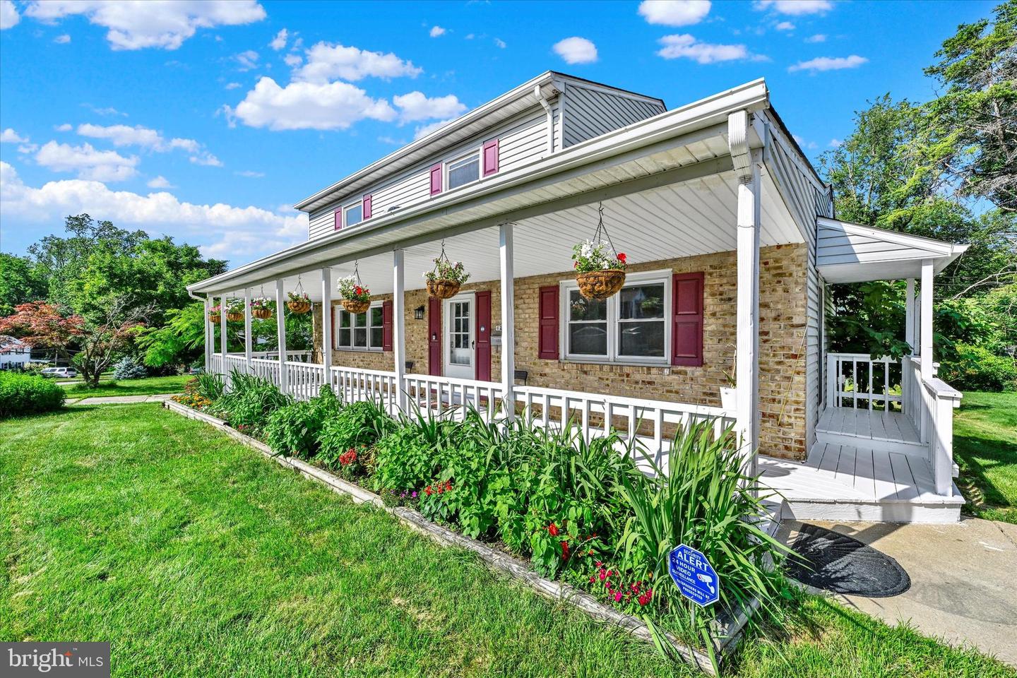 127 W Chestnut Hill Ln