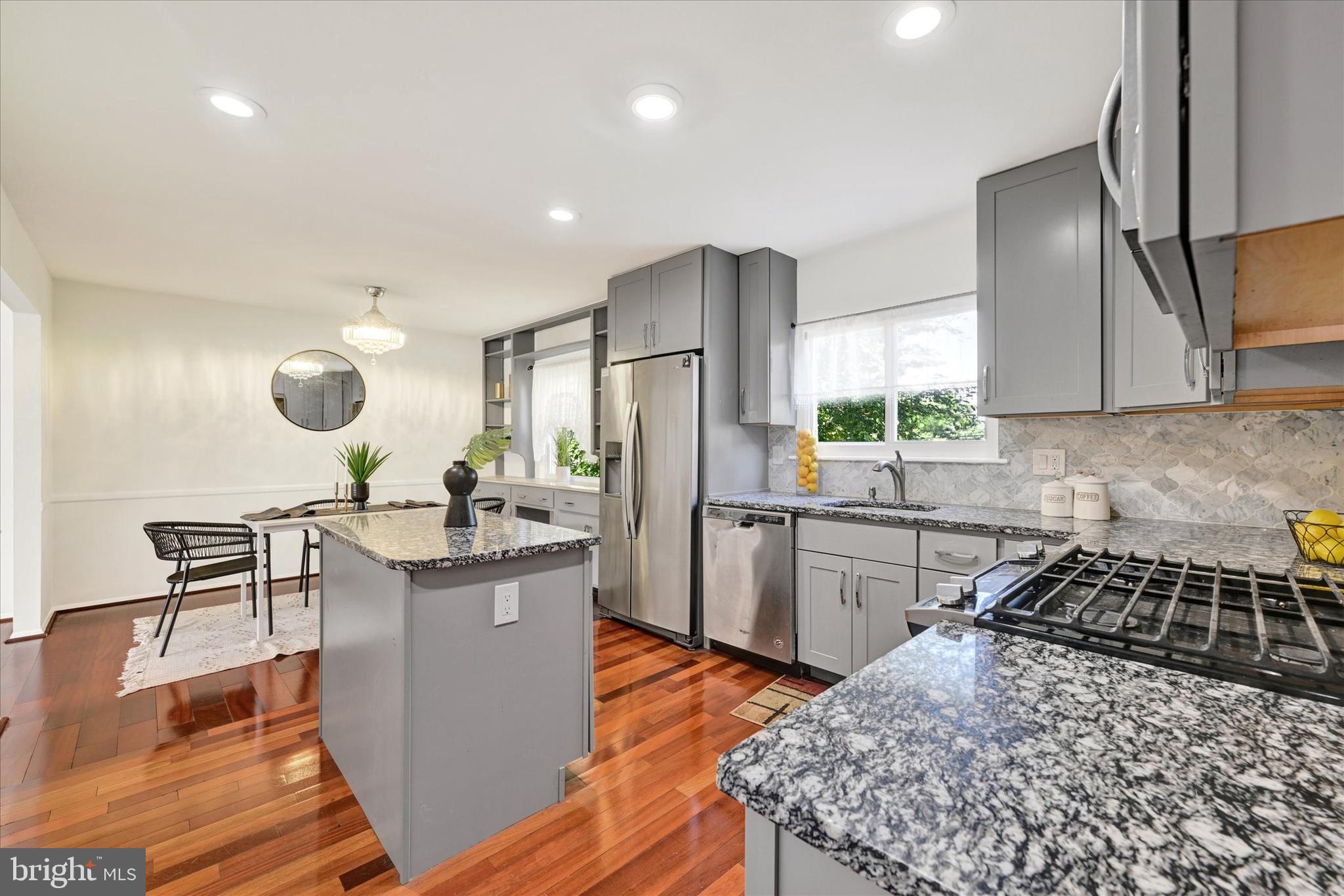 127 W Chestnut Hill Ln
