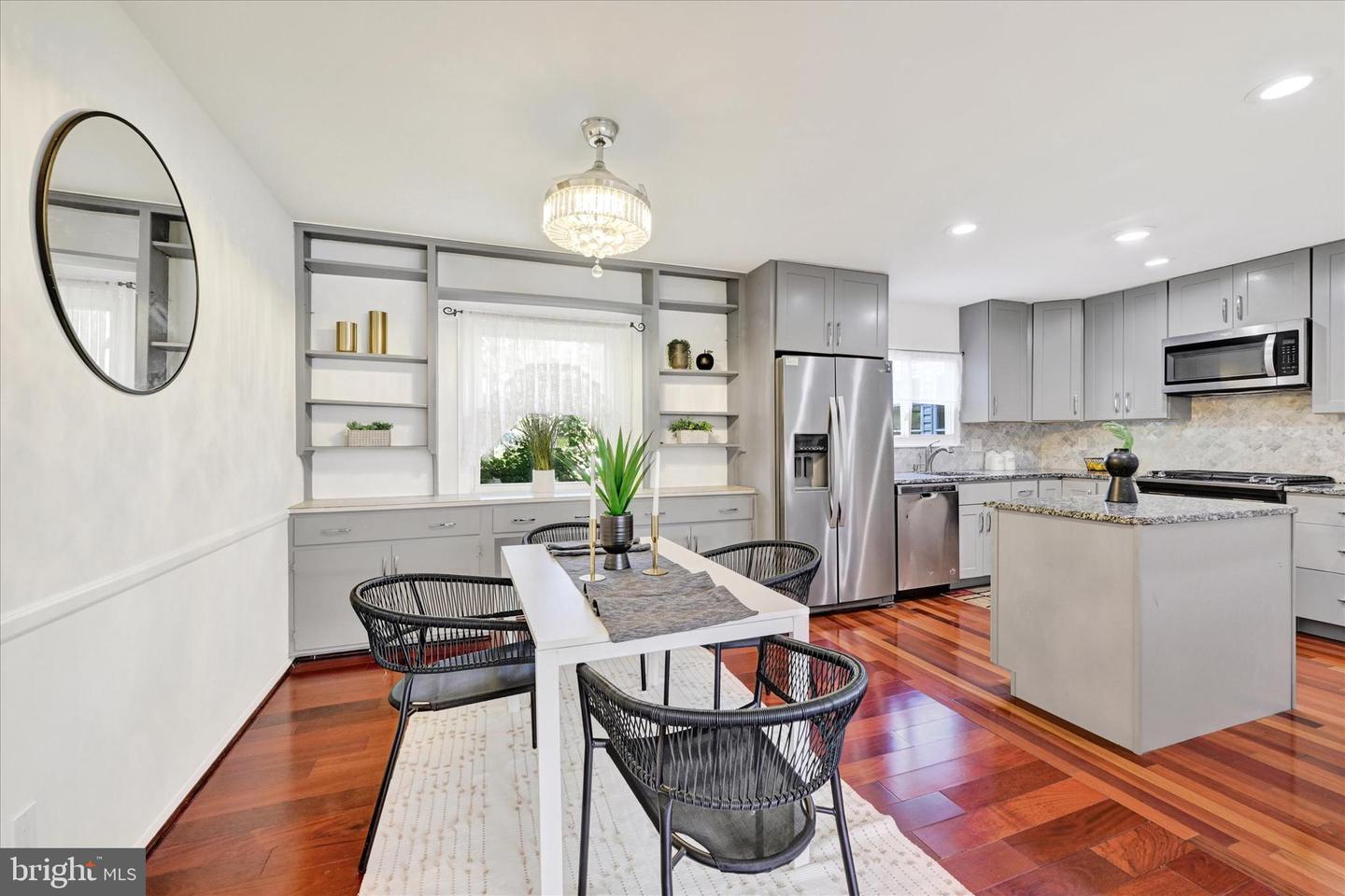 127 W Chestnut Hill Ln