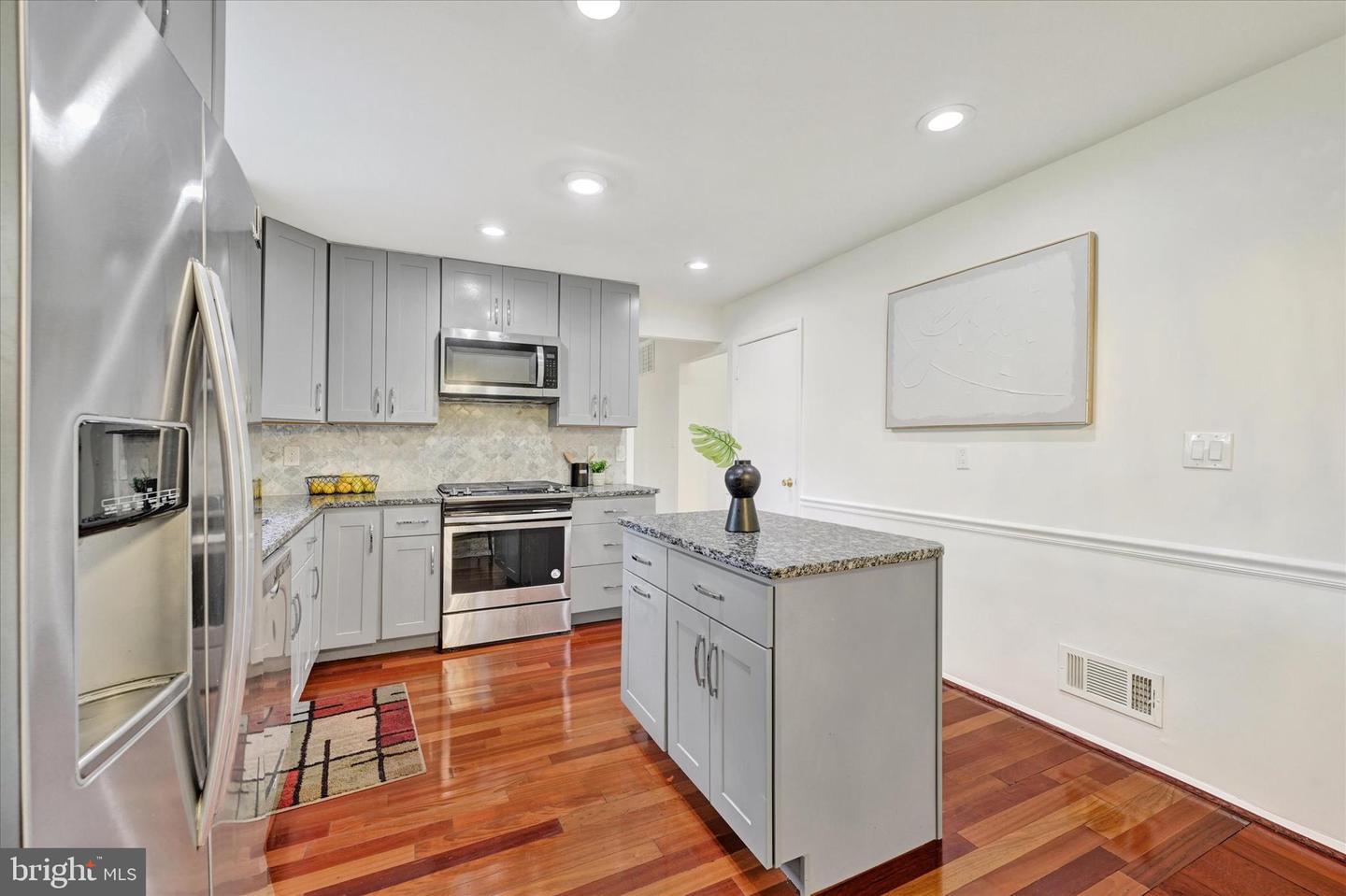 127 W Chestnut Hill Ln