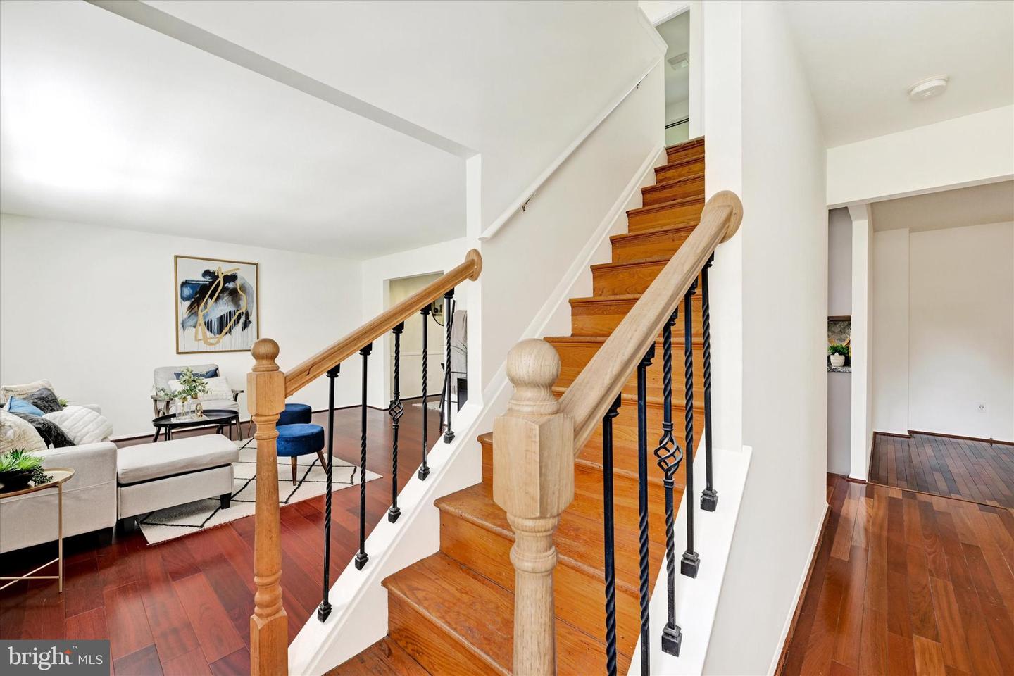 127 W Chestnut Hill Ln