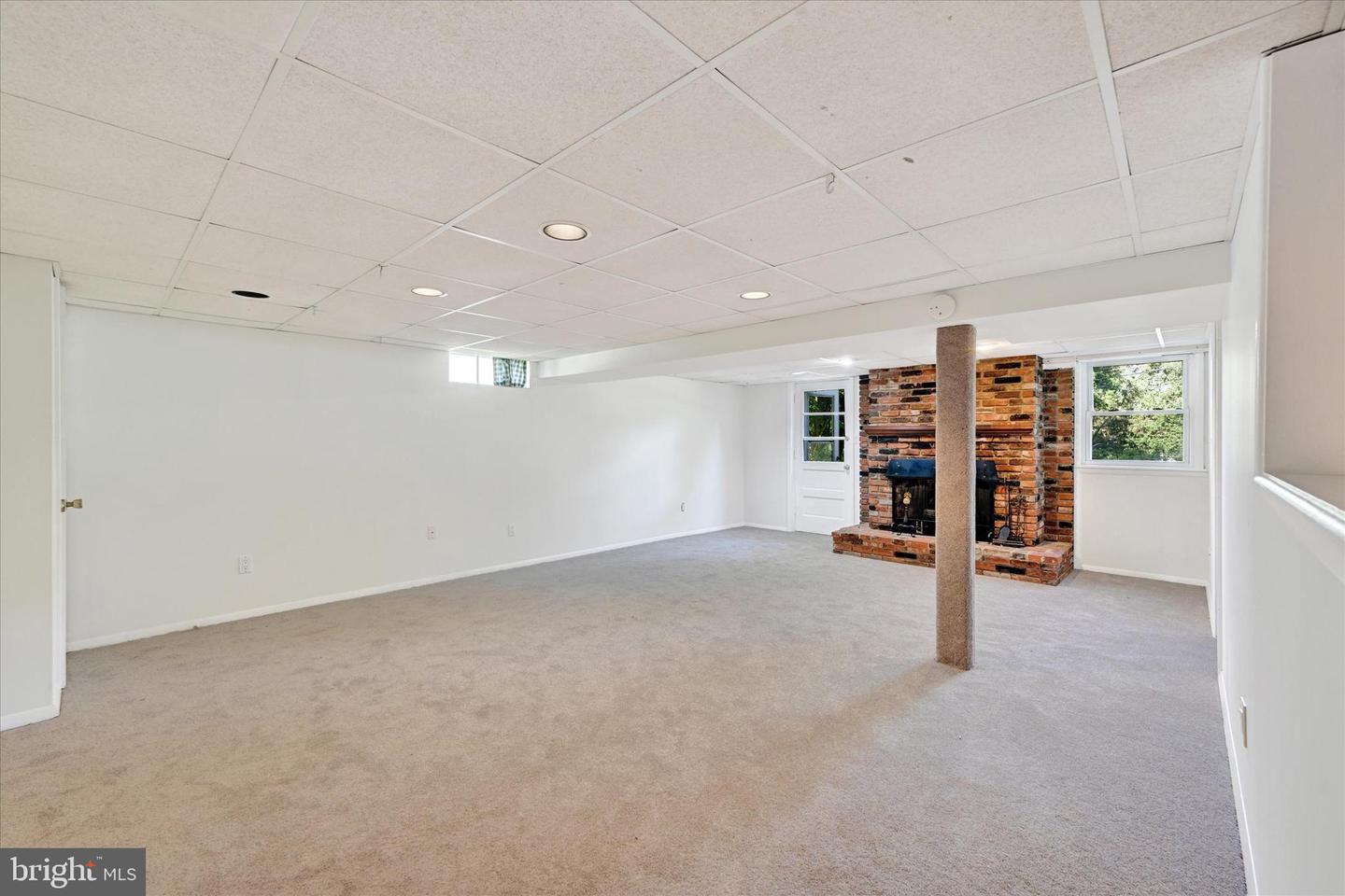 127 W Chestnut Hill Ln
