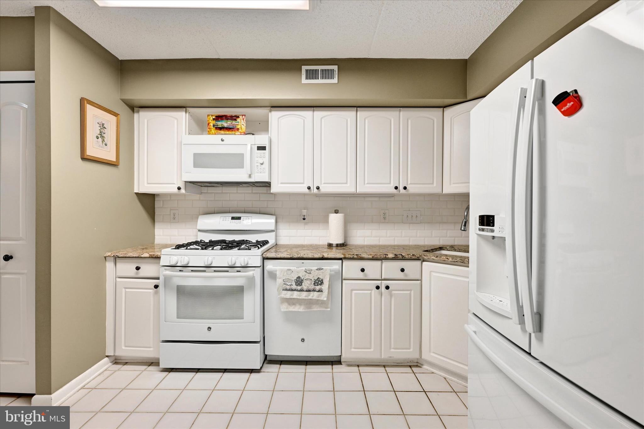 2 Lamplighter Ct #2