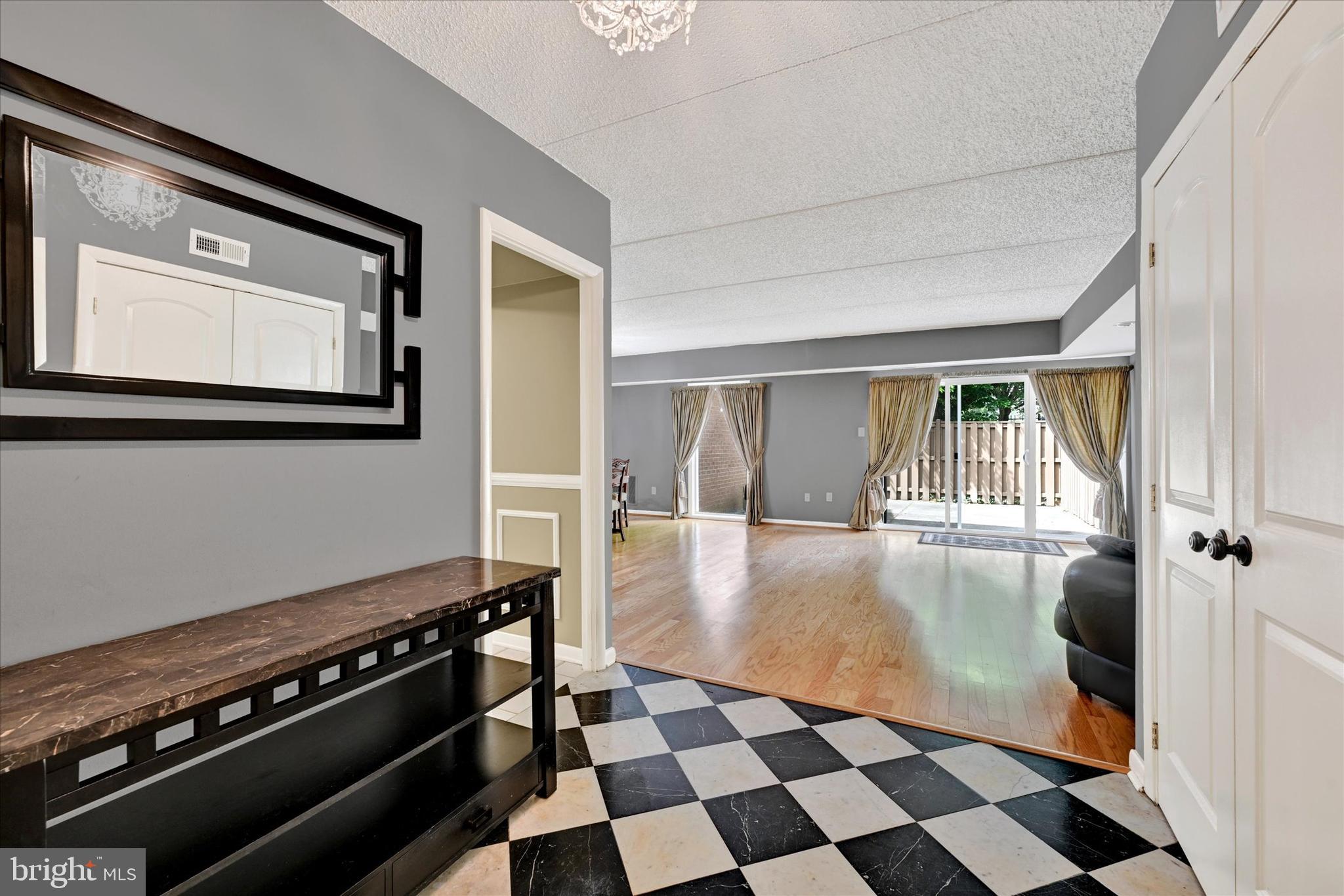 2 Lamplighter Ct #2