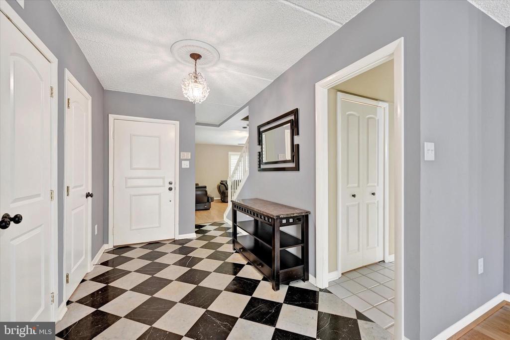 2 Lamplighter Ct #2