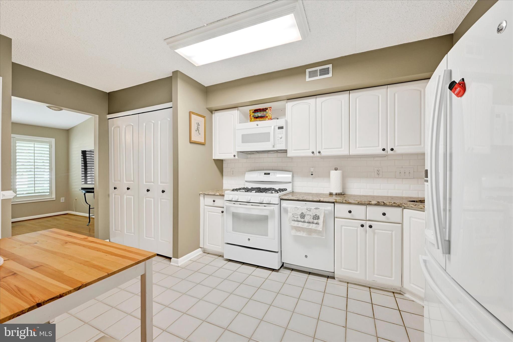 2 Lamplighter Ct #2