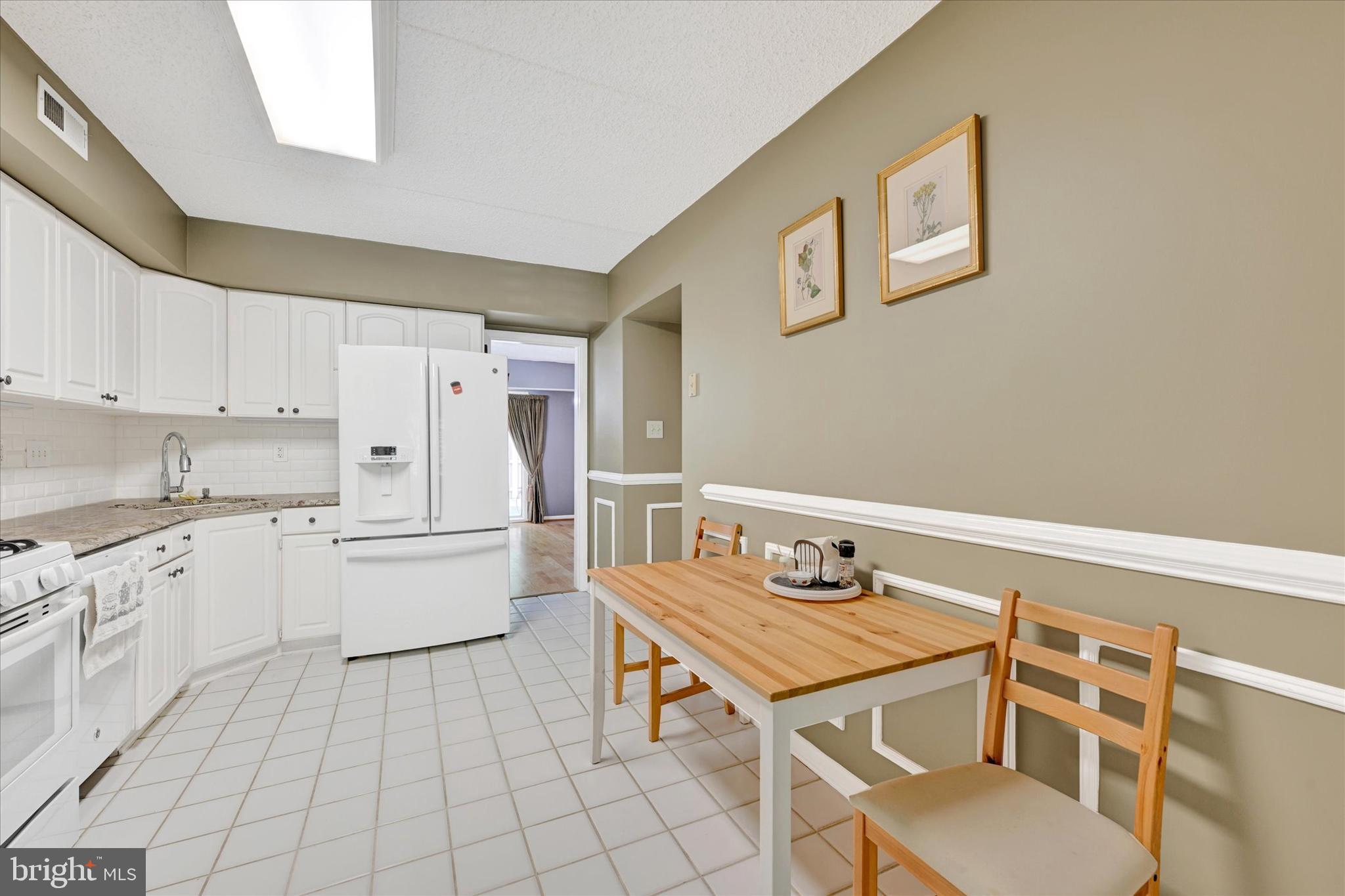 2 Lamplighter Ct #2