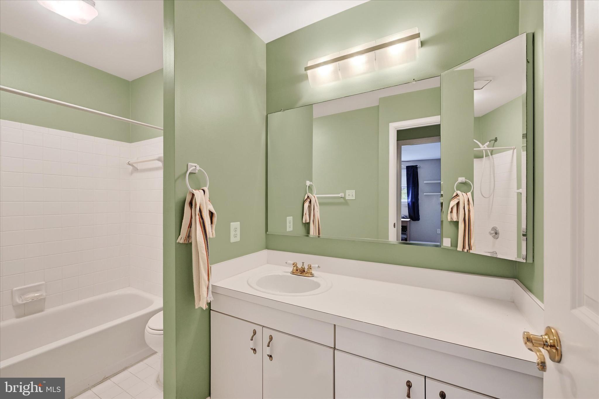 2 Lamplighter Ct #2