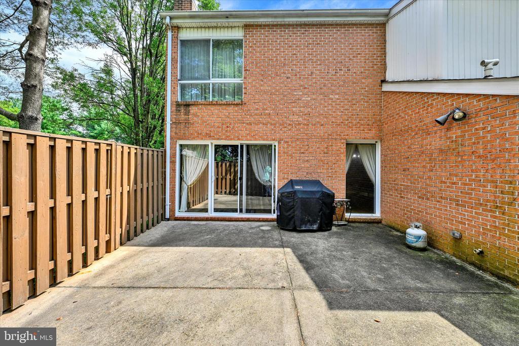 2 Lamplighter Ct #2