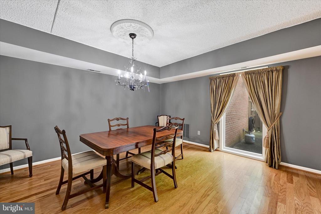 2 Lamplighter Ct #2