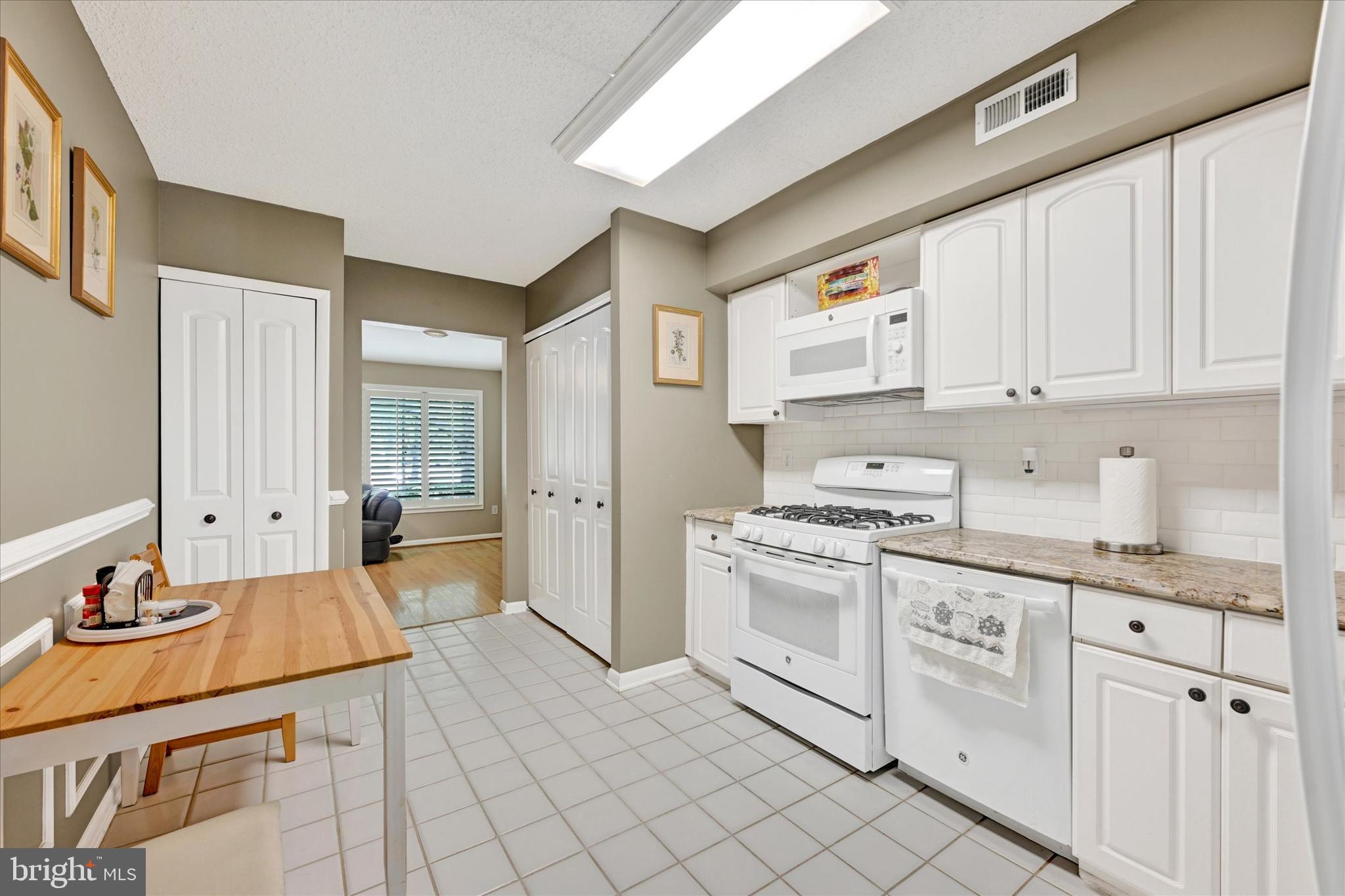 2 Lamplighter Ct #2