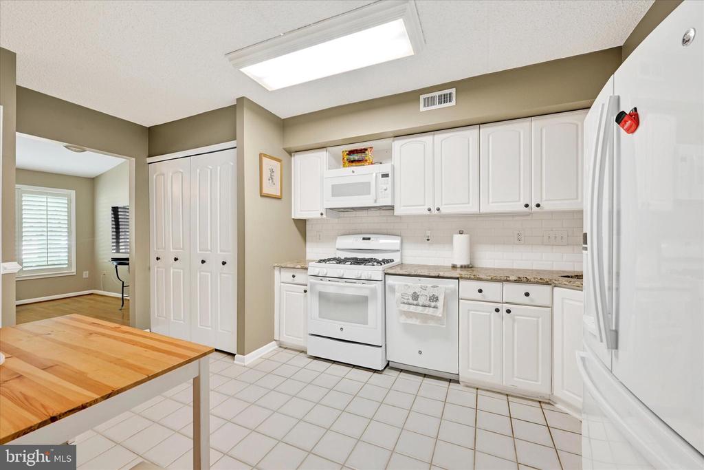 2 Lamplighter Ct #2