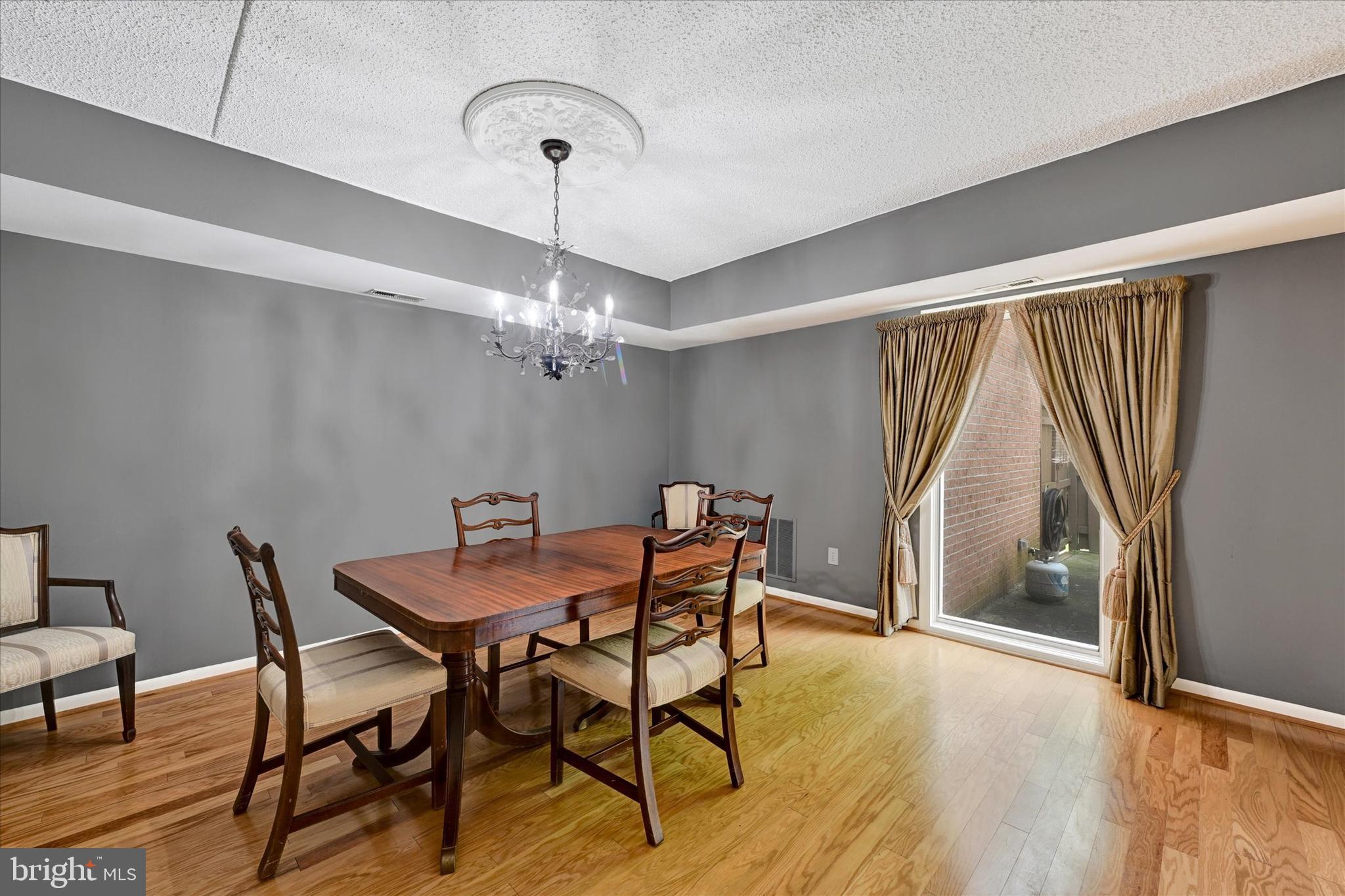 2 Lamplighter Ct #2