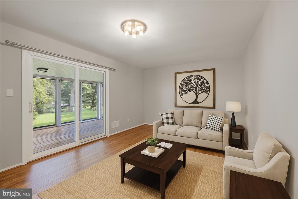 125 W Chestnut Hill Ln