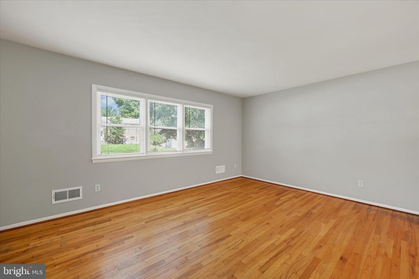 125 W Chestnut Hill Ln