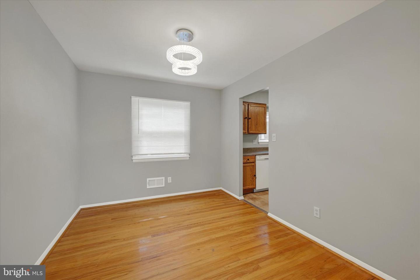 125 W Chestnut Hill Ln