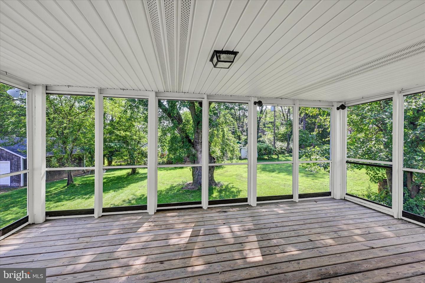 125 W Chestnut Hill Ln