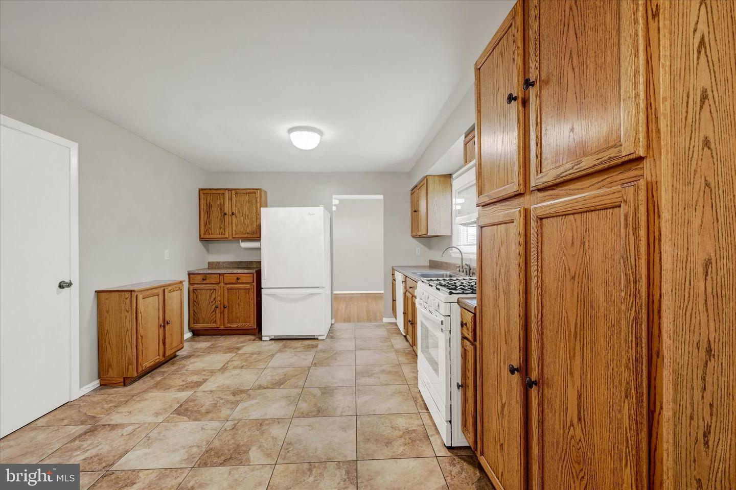 125 W Chestnut Hill Ln