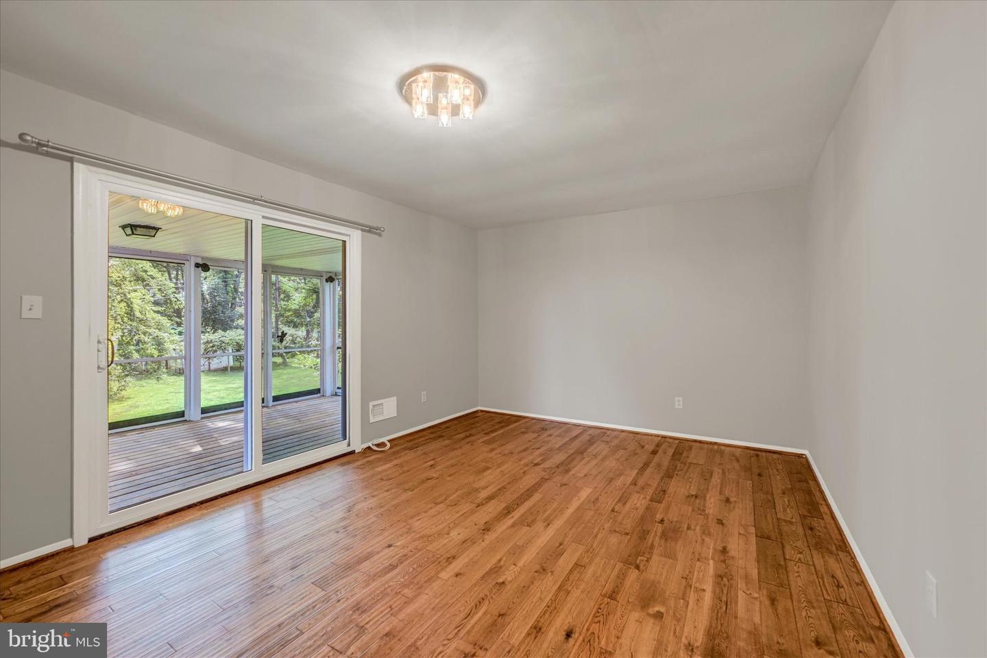 125 W Chestnut Hill Ln