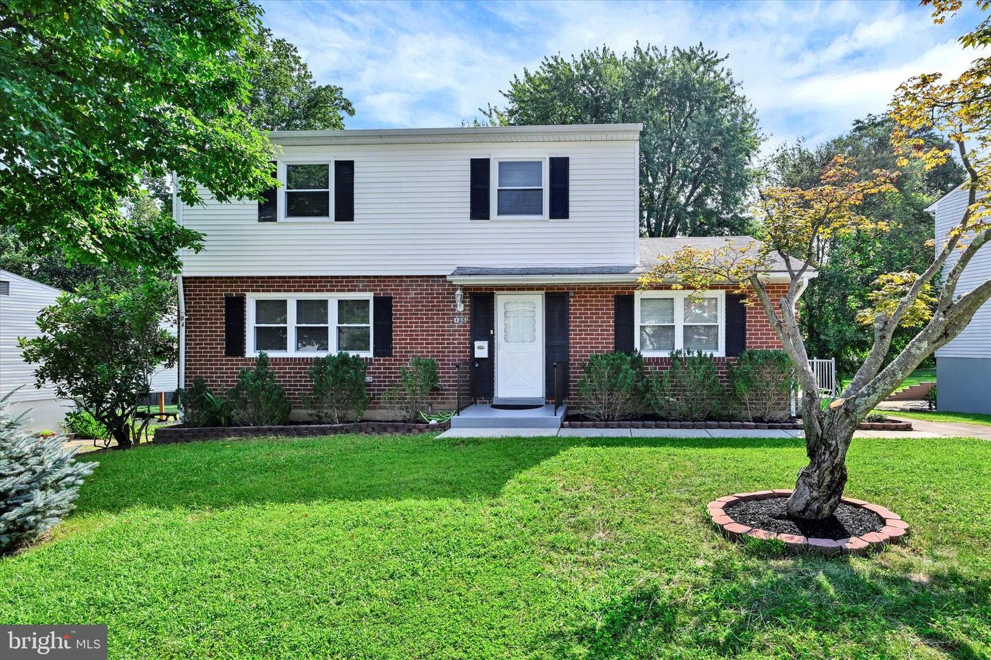 125 W Chestnut Hill Ln