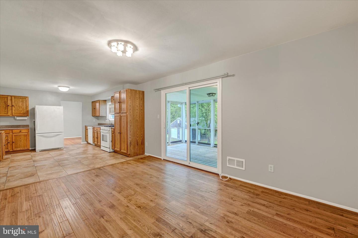 125 W Chestnut Hill Ln