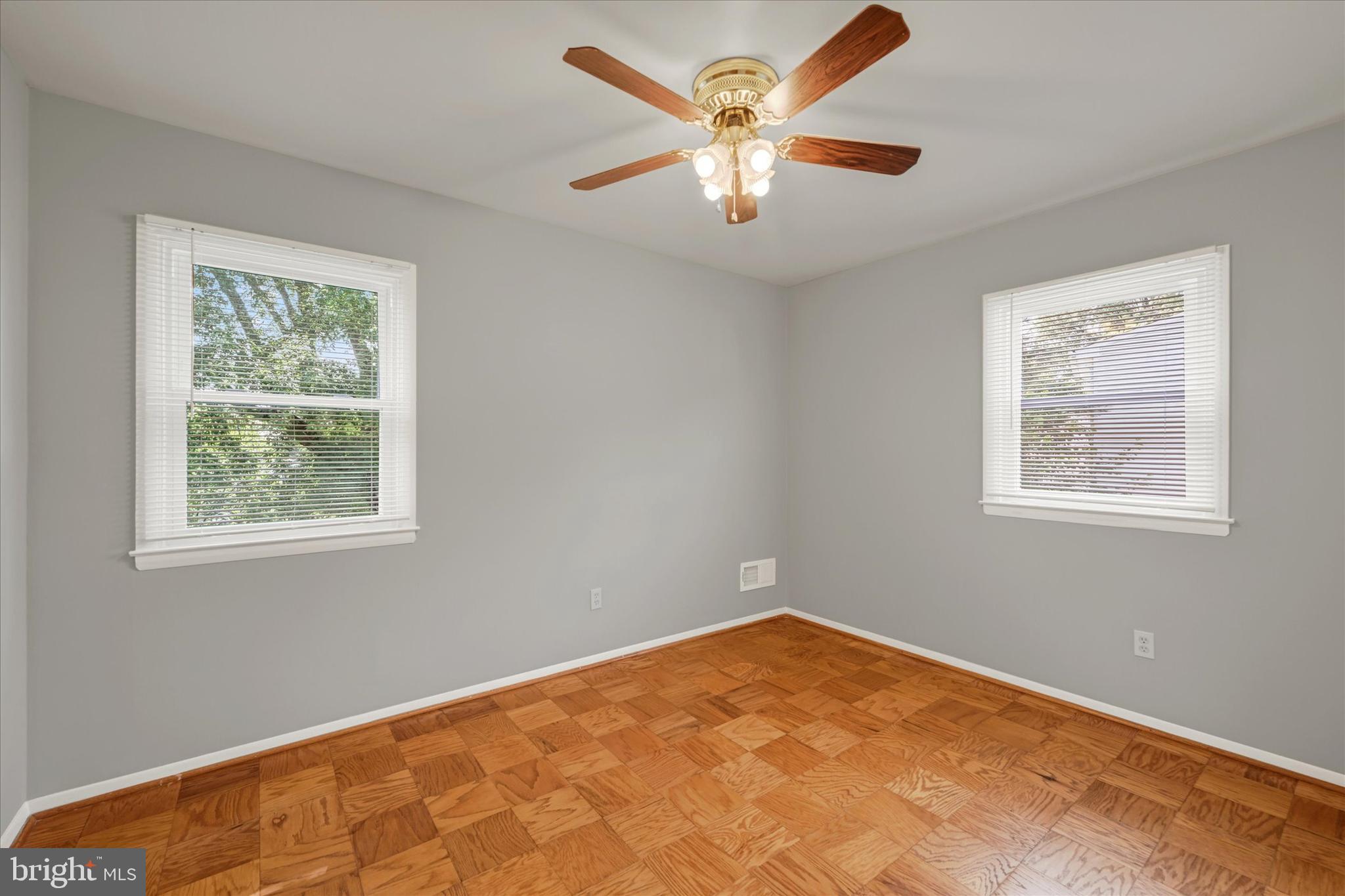 125 W Chestnut Hill Ln