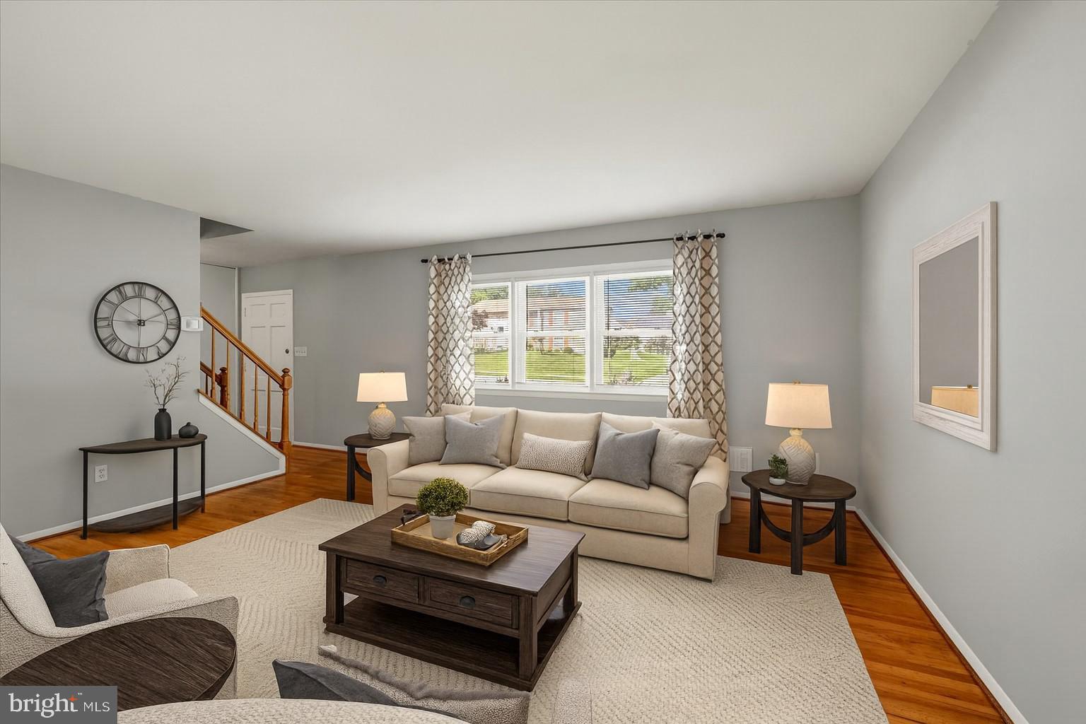 125 W Chestnut Hill Ln