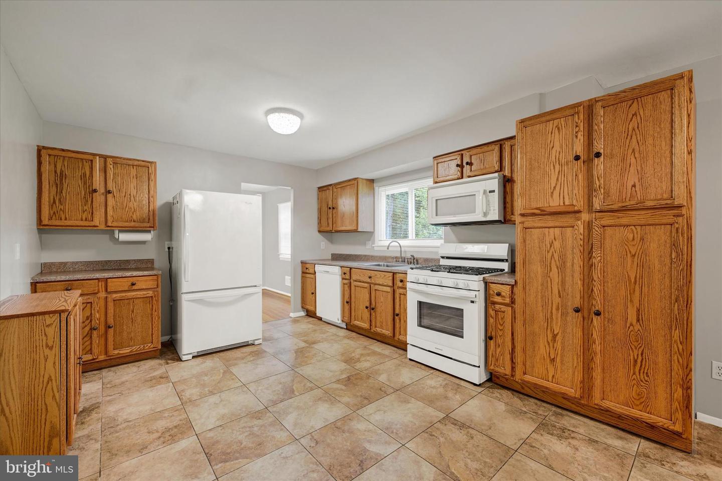 125 W Chestnut Hill Ln