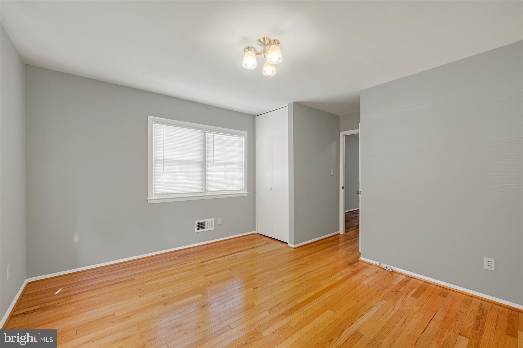 125 W Chestnut Hill Ln