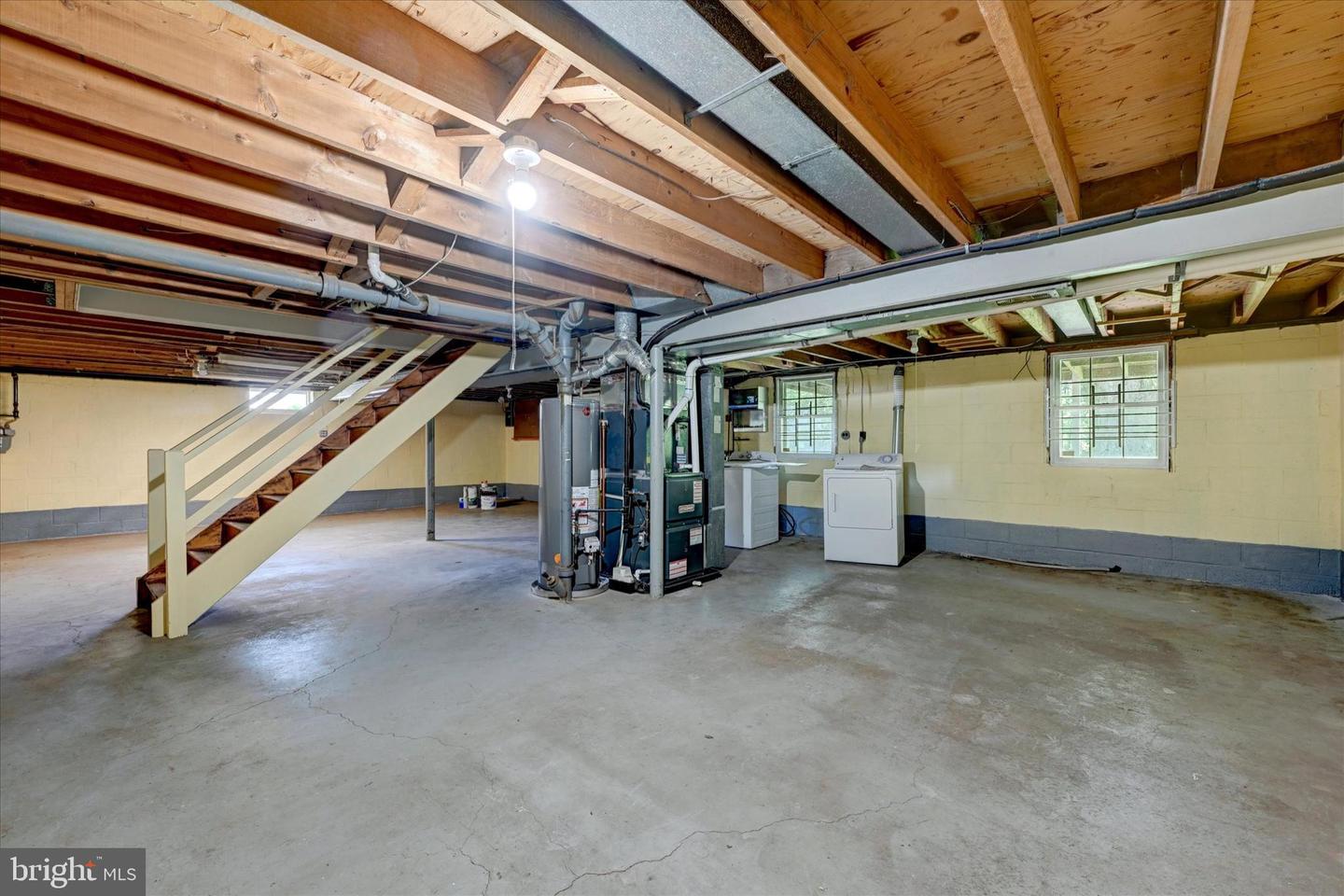 125 W Chestnut Hill Ln