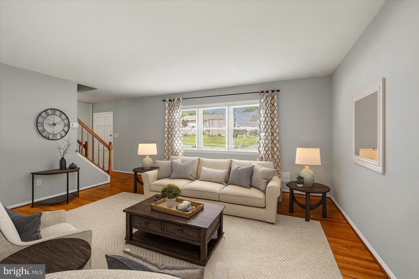 125 W Chestnut Hill Ln